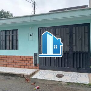 Casa para la venta AMPLIA, BARRIO BELLA VISTA!! Frente a la cancha, excelente ubicación!!💯💯
