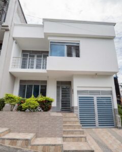 Frente de vivienda para flipping inmobiliario en Parques de la Amazonía.