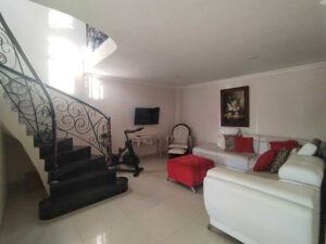 Casa en venta Florencia Caquetá – sala amplia e iluminada