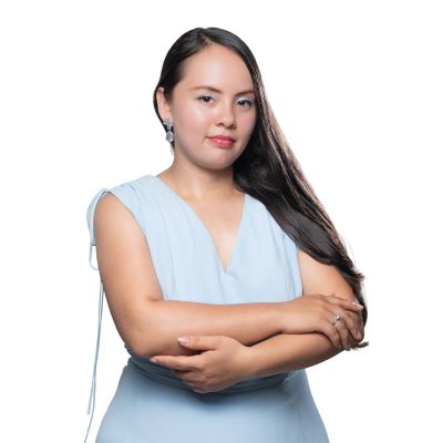 Diana Carolina, abogada especialista en derecho inmobiliario y protección de patrimonio en Florencia.