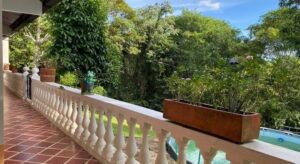 Corredor con vista natural en finca campestre cerca de Florencia Caquetá