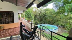 Zona de piscina y corredores en finca campestre a minutos de Florencia Caquetá