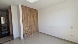 Habitación auxiliar iluminada en apartamento en venta Florencia