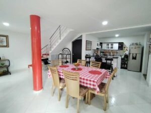 Casa barrio Abbas Florencia área de comedor independiente