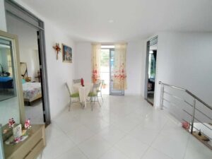 Casa barrio Abbas Florencia sala de estar familiar en segundo nivel