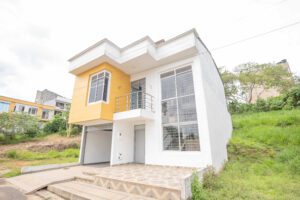 Vista frontal de casa en venta en Florencia barrio Parques de la Amazonía