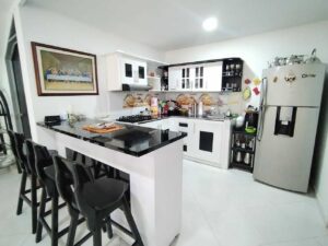 Inmueble en venta en Abbas Turbay Florencia detalles de la cocina