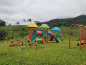 Parque infantil y zonas verdes del Condominio María de Jesús