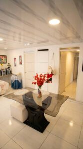 Vista interior de la sala en apartamento barrio los Andes