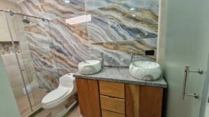 Baño principal con doble lavamanos en casa en venta en Florencia Parques de la Amazonía