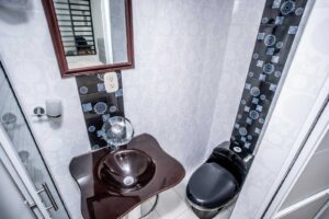 Baño privado con acabados en casa barrio Pahonessa