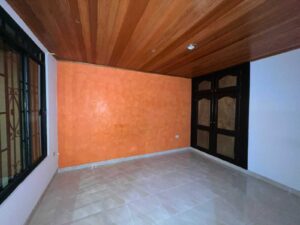 Habitación principal con baño privado casa Barrio Pahonessa