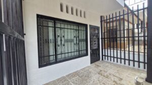 Seguridad y reja exterior de casa venta barrio estrella