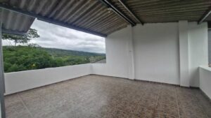 Espacio de terraza para reuniones en casa venta el bosque
