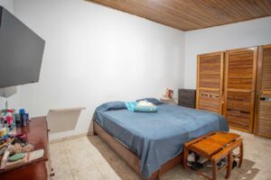 Habitación amplia con iluminación natural en Florencia