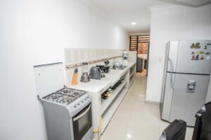Cocina integral moderna en casa barrio Pahonessa disponible
