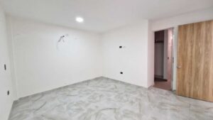 Detalle de habitación iluminada casa en venta Florencia