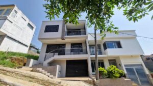 Vista exterior lateral casa moderna en venta Florencia Caquetá