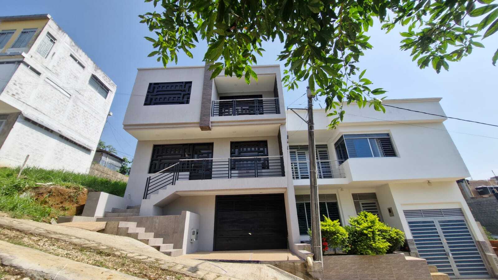 Vista exterior lateral casa moderna en venta Florencia Caquetá