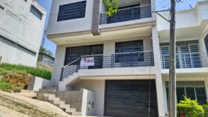 Fachada moderna casa en venta en Florencia Parques de la Amazonía