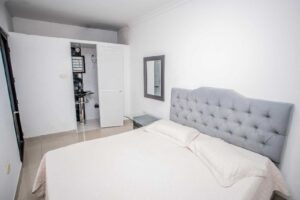 Habitación principal con buena iluminación en casa barrio Pahonessa