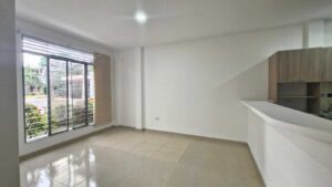 Sala con excelente iluminación natural en inmueble venta el bosque