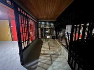 Antejardín enrejado seguridad casa Barrio Pahonessa