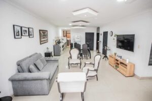 Espacio de sala-garaje en vivienda en venta barrio Pahonessa