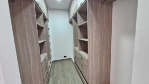 Walk in closet amplio en alcoba principal casa en venta Florencia Parques de la Amazonía