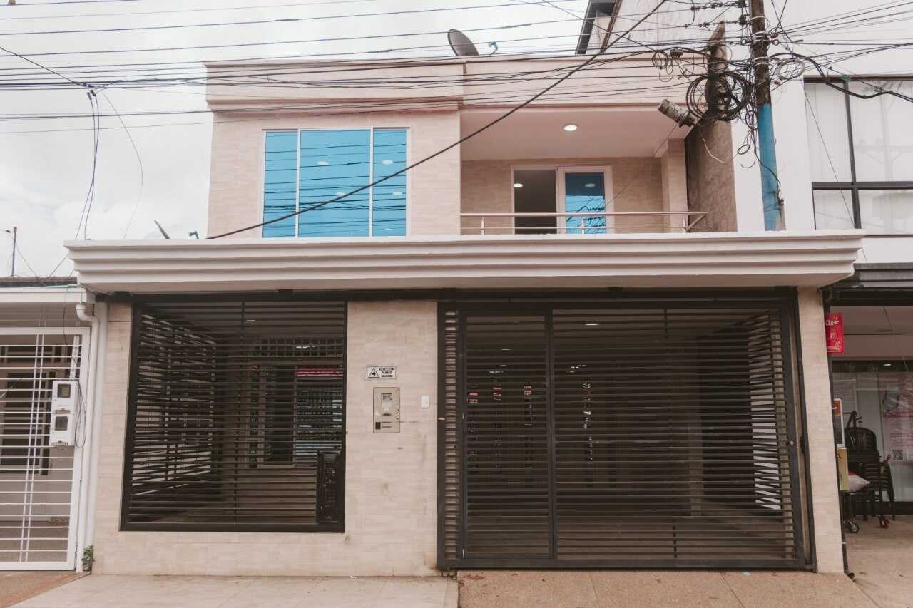 Vista exterior frontal de la casa en venta barrio Juan XXIII