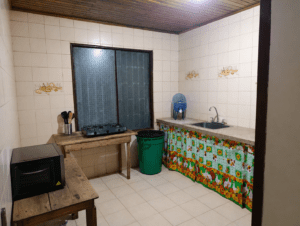 Cocina amplia, práctica y funcional en casa en venta en Florencia.