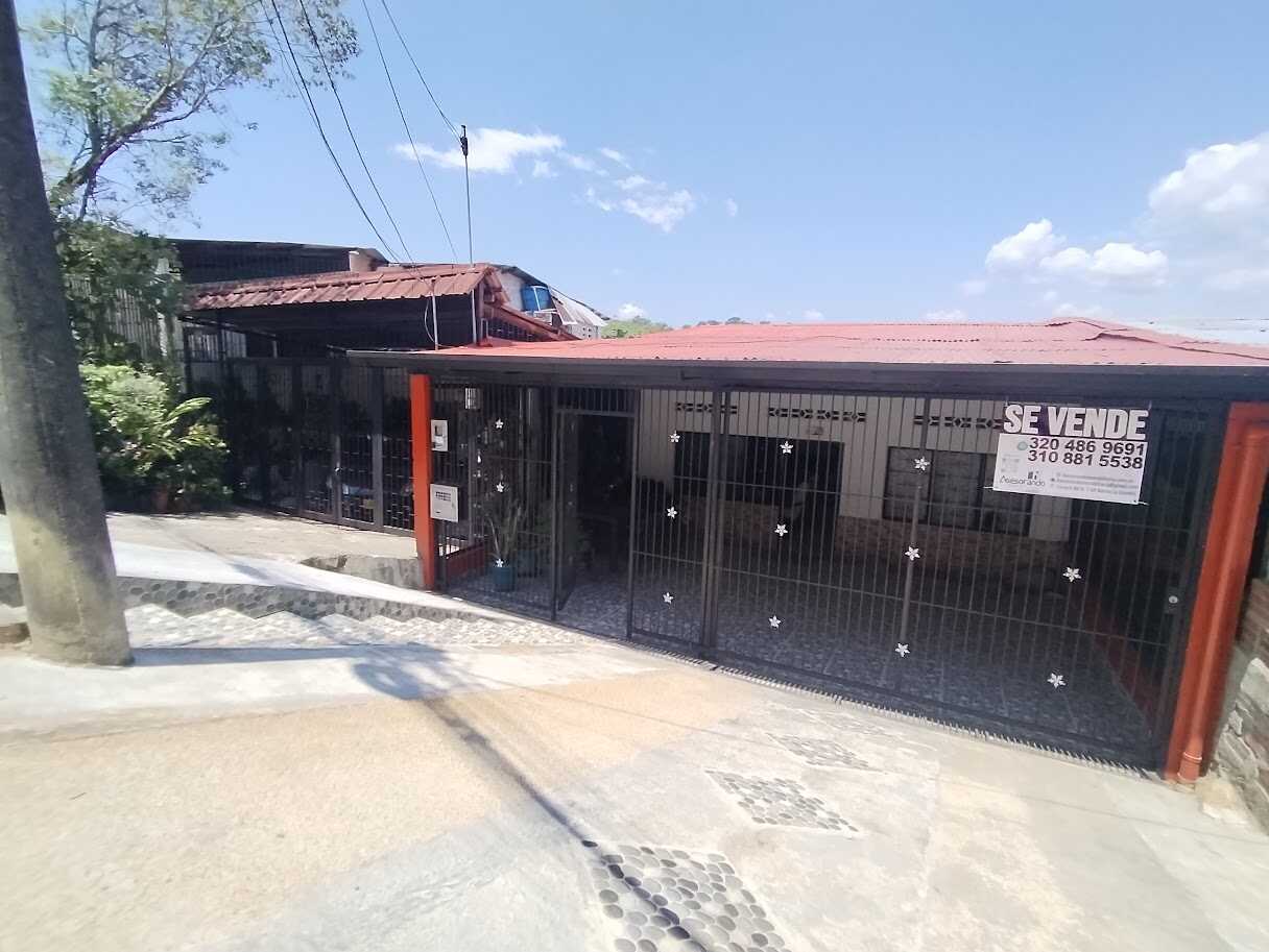 Fachada de propiedad comercial en venta cerca al centro