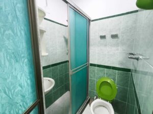 Casa en venta bellavista - Baño privado de la habitación principal.