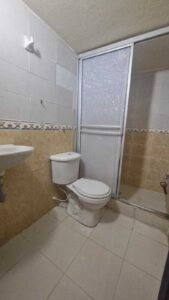 Casa en venta chapinero - Baño social con excelentes acabados.