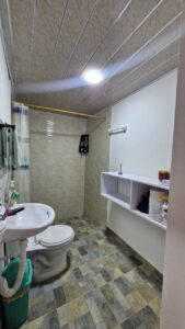 Casa en venta en Florencia Caquetá - Segundo baño social de la vivienda.