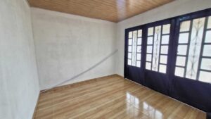Casa en venta ciudadela - Detalle del portón principal que brinda seguridad a la propiedad.