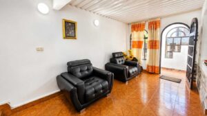 Casa venta Villa Natalia sala amplia en primer piso
