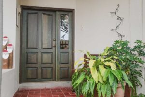 Casa altos colina Florencia acceso por puerta trasera