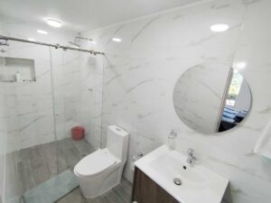 Baño social de la casa barrio Jesus Angel en venta