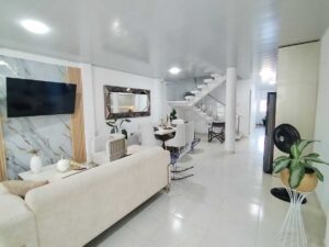 Sala amplia y luminosa de la casa barrio Jesus Angel