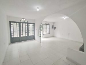 Casa barrio kamani florencia amplio garaje privado y cubierto