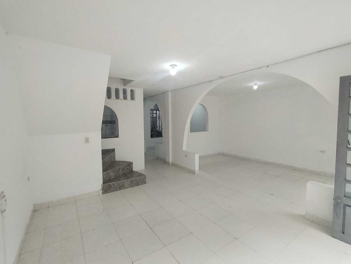 Casa disponible en barrio kamani florencia sala comedor espaciosa