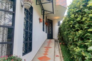 Casa comercial venta florencia corredor lateral que garantiza privacidad y un flujo ideal para tu negocio