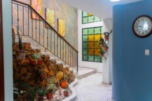 Casa comercial venta florencia diseño de escaleras hacia el nivel tres
