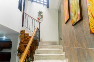 Casa comercial venta florencia amplias escaleras de acceso seguro