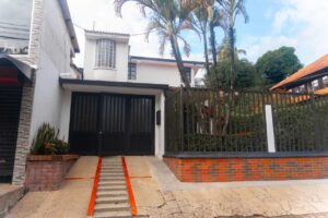 Propiedad en venta Florencia vista esquinera exterior de alta exposición