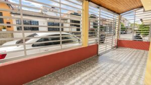 Casa barrio villa erika antejardín enrejado de seguridad