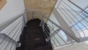 Casa en venta Cunduy detalle arquitectónico de las escaleras.
