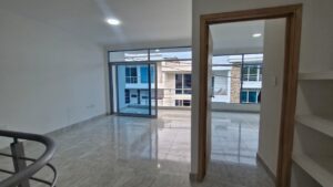 Inmueble en venta en Florencia espacio familiar en el segundo nivel.