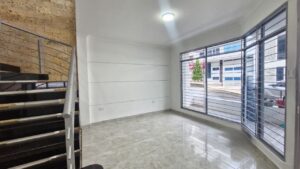 Vivienda en venta en El Cunduy sala principal con espacios generosos.